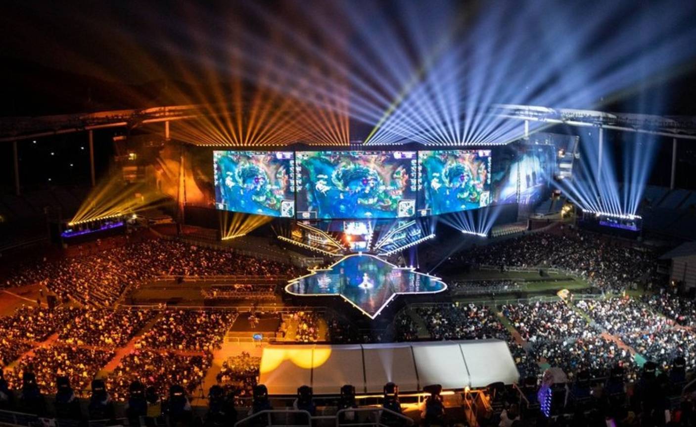 Generation Gaming 宣布 2025 赛季制服： Black 作为主色，配以 White 和黄色点缀在 Arms 上;