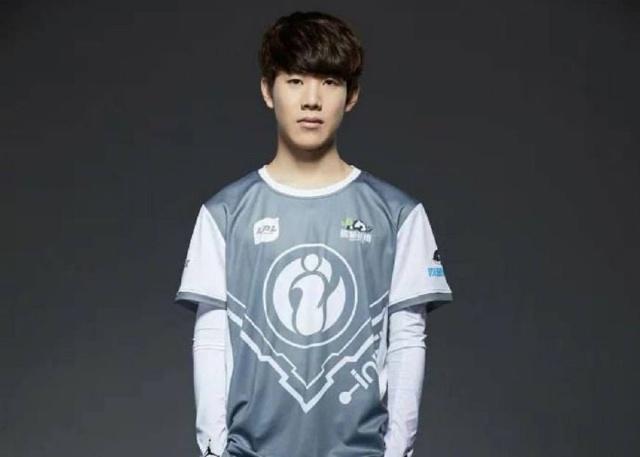 icon 谈论了他的复出试训： LPL 现在中场球员仍然非常短缺，有人问我有没有想法！
