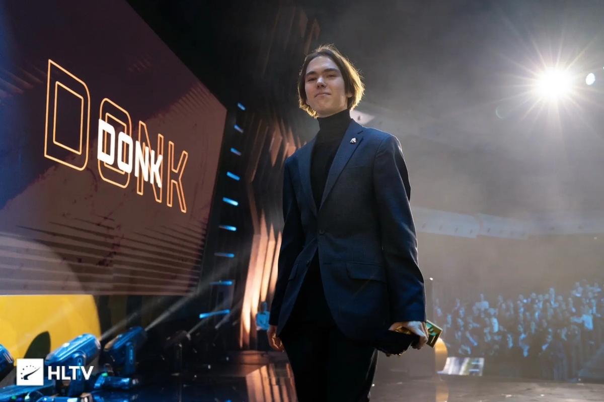 伞皇谈Knight取关BLG：我房管说是假的 本来就没关注过！